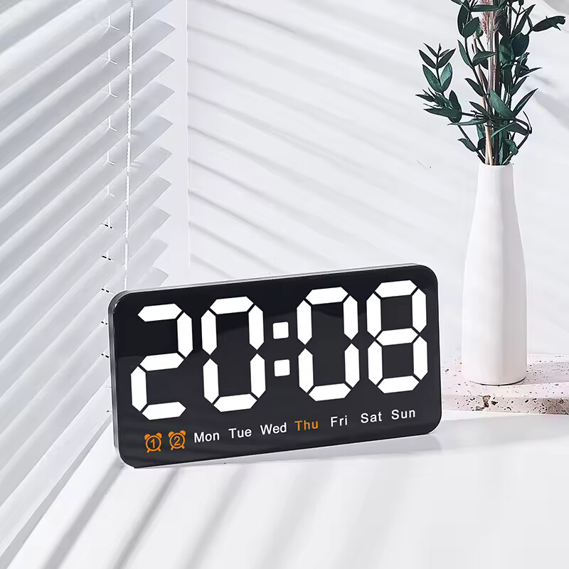 Adjustable brightness desk clock