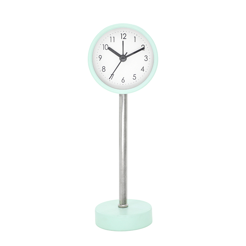 Silent bedside clock with classic analog display and compact design