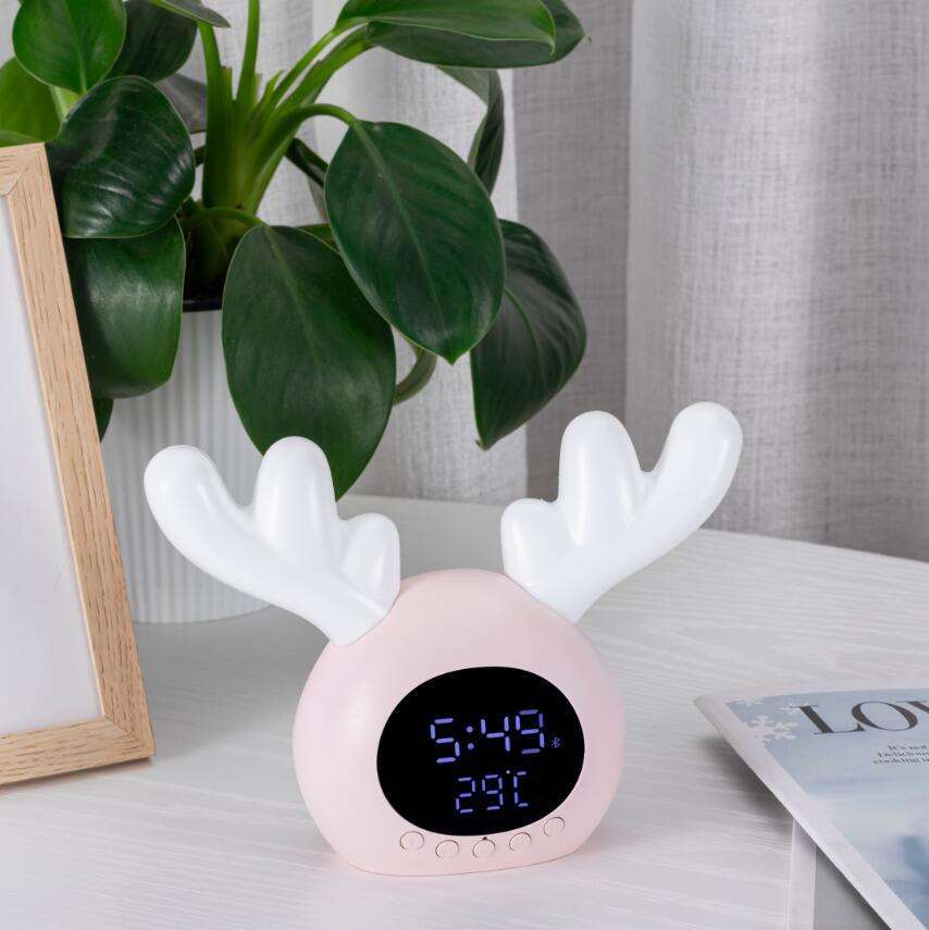 Reloj despertador LED recargable con luz nocturna y sensor moderno, inteligente, para el dormitorio de los niños, la sala de estar y la cocina.