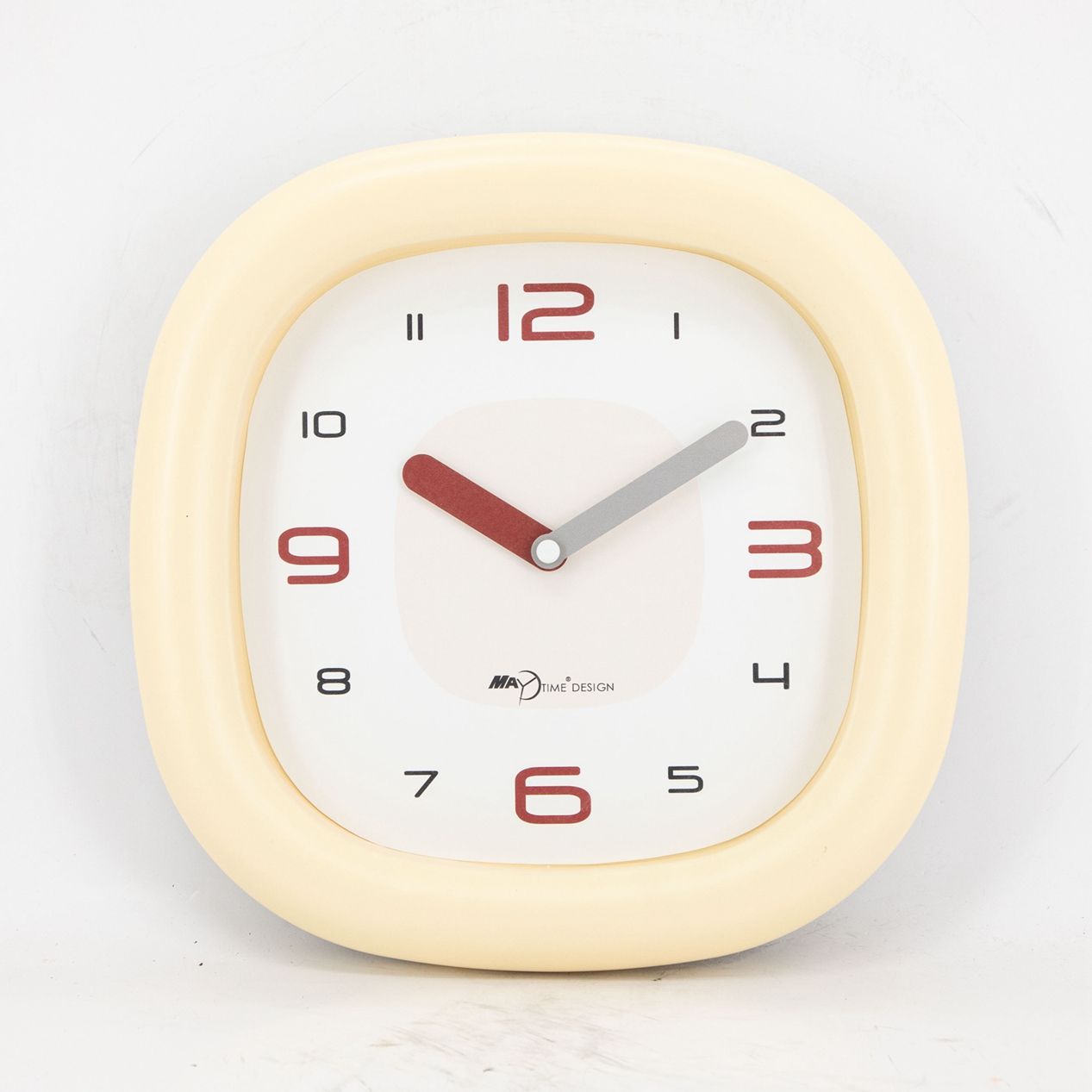 Reloj de pared minimalista cuadrado moderno en color crema y blanco, ideal para decorar el hogar, la cocina, la sala de estar y el dormitorio, como regalo promocional.