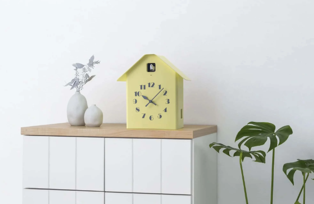 Birdhouse Table/Wall Cuckoo Clock: A Charming Blend of Tradition and Modern Style